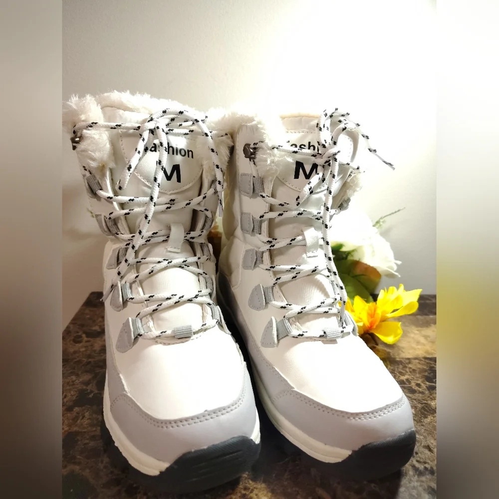 SHEIN Women's Comfortable and stylish white snow boots - Size 35